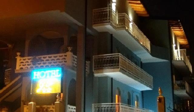 Hotel Gf เชซาโนบอสโกเน ภายนอก รูปภาพ