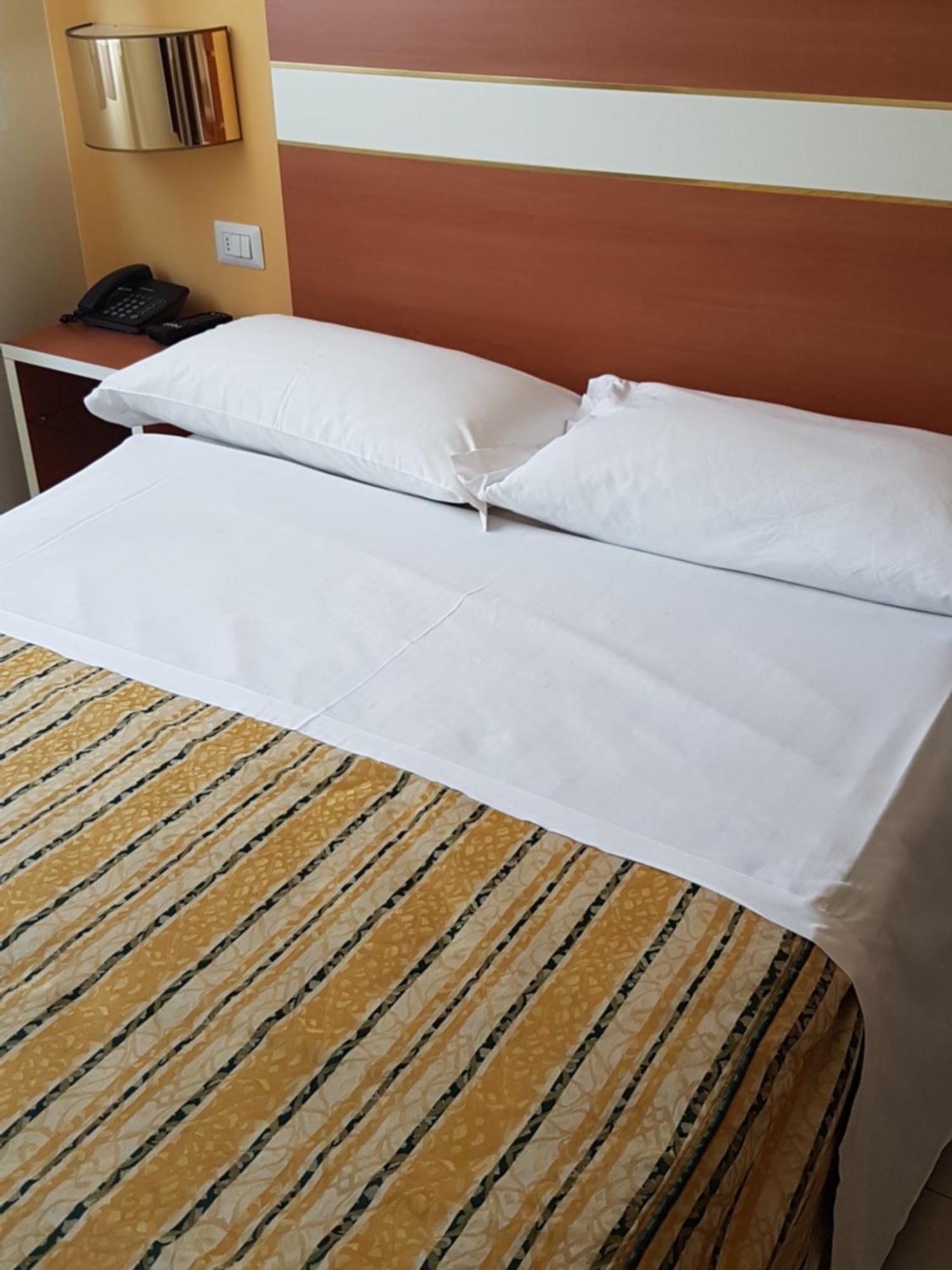 Hotel Gf เชซาโนบอสโกเน ภายนอก รูปภาพ