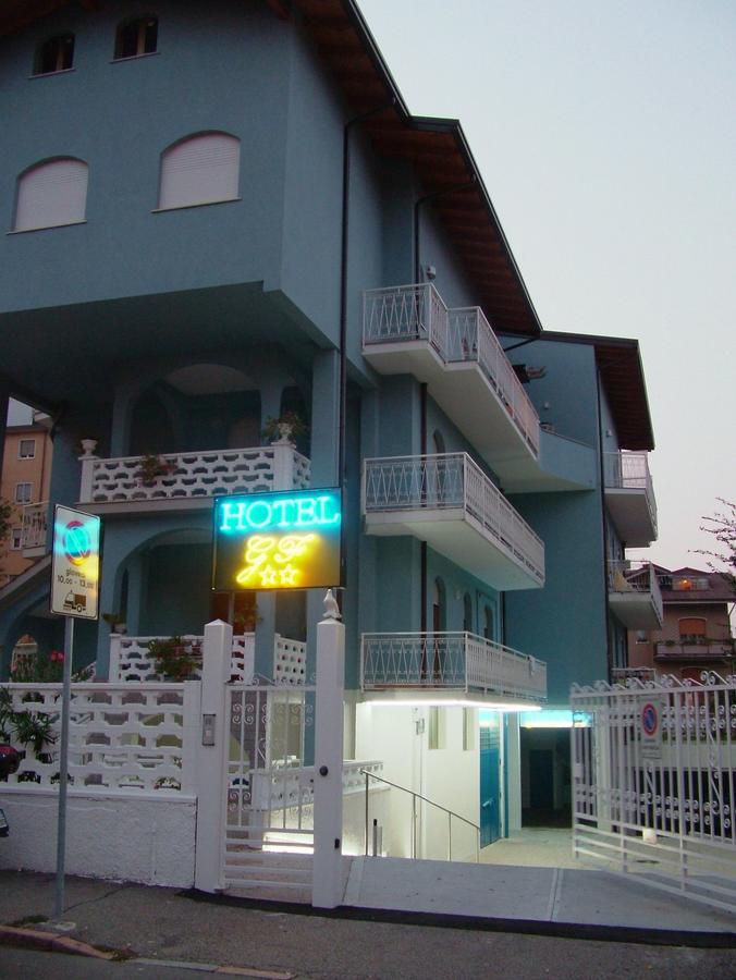 Hotel Gf เชซาโนบอสโกเน ภายนอก รูปภาพ