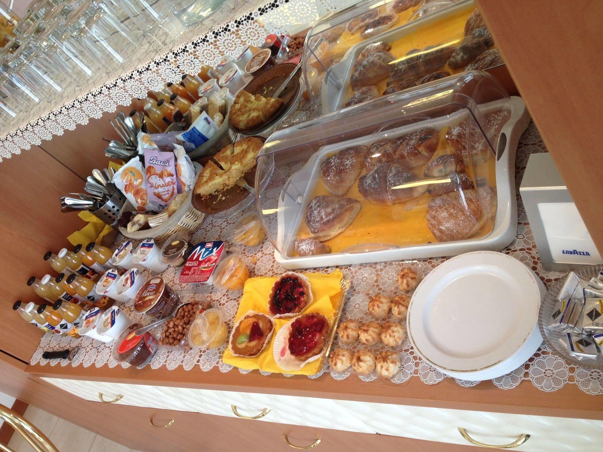 Hotel Gf เชซาโนบอสโกเน ภายนอก รูปภาพ