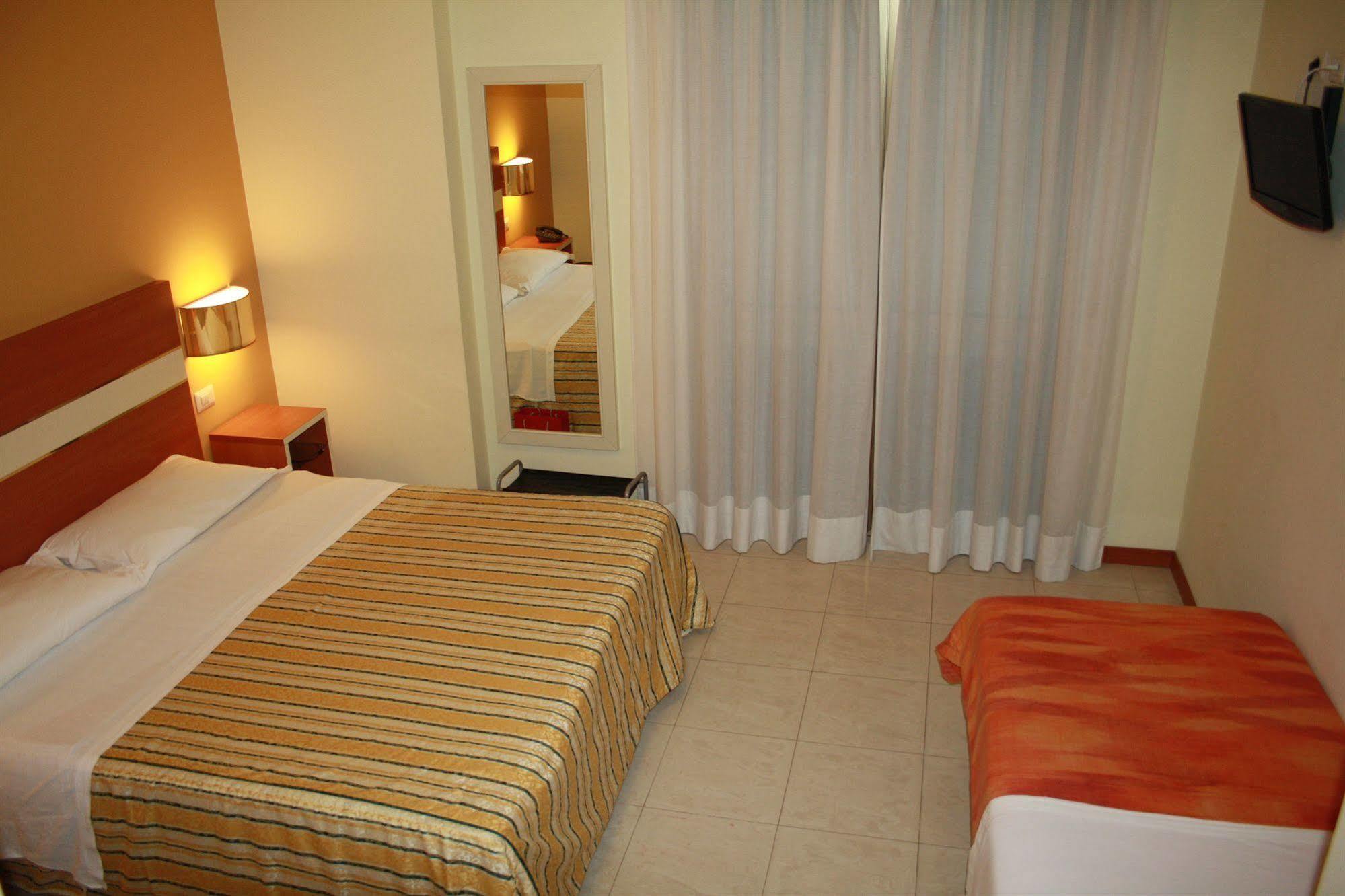 Hotel Gf เชซาโนบอสโกเน ภายนอก รูปภาพ